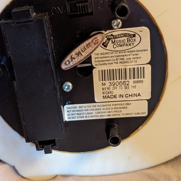 Wizard of Oz Snow globe, lighted, music box - Picture 3 of 4